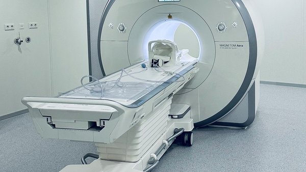 Moderner Magnetresonanztomograph (MRT) für das Klinikum
