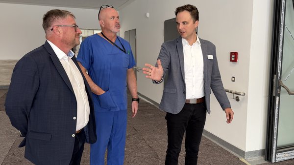 Oberbürgermeister besucht das AMEOS Klinikum Schönebeck 