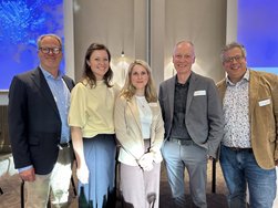Gruppenfoto Referenten AMEOS Fachforum v.l.n.r.: Dr. med. Martin Lison, Dr. med. Julia Reutermann-Kämmerer, Bettina Besser (Leitende Psychologische Psychotherapeutin am AMEOS Klinikum Lübeck – Klinik für Psychiatrie und Psychotherapie), Dipl.-Psych. Dr. phil. Roy Murphy und PD Dr. med. Daniel Alvarez-Fischer